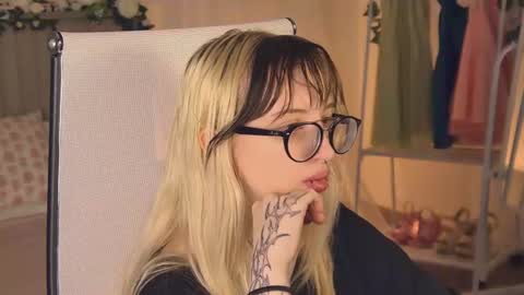 Snapshot of eevamarie chatting on July 2026 05:28:02 PM EVA NON NUDE online show from July 2026 05:28:02 PM