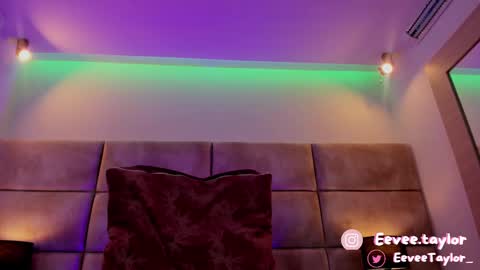 Snapshot of eevee_taylor chatting on February 2025 12:01:02 PM Eevee online show from February 2025 12:01:02 PM