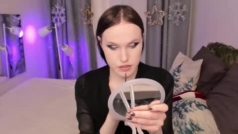 Effie Mur online show from January 2026 08:43:01 PM