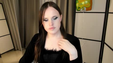 Effie Mur online show from March 2026 09:30:01 PM