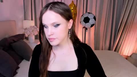 Snapshot of effiemur chatting on June 2026 09:23:01 PM Effie Mur online show from June 2026 09:23:01 PM