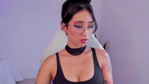   EileenFord    online show from February 2025 10:20:02 PM