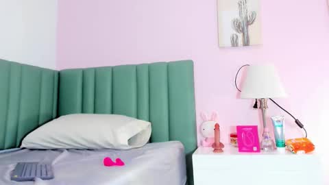 Eimy online show from October 2025 08:30:01 PM