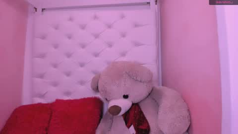 Snapshot of eimy_skinny chatting on April 2026 01:20:01 PM eimy online show from April 2026 01:20:01 PM