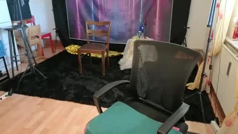 Snapshot of einfach_dani chatting on December 2025 10:20:02 AM einfach_dani online show from December 2025 10:20:02 AM