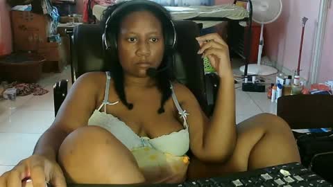Snapshot of eirondra_valeen chatting on April 2026 05:27:01 PM Eirondra Valeen online show from April 2026 05:27:01 PM