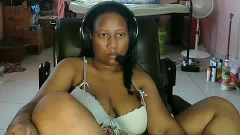 Snapshot of eirondra_valeen chatting on April 2026 12:52:02 PM Eirondra Valeen online show from April 2026 12:52:02 PM