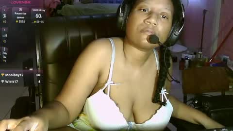 Snapshot of eirondra_valeen chatting on May 2026 02:07:02 AM Eirondra Valeen online show from May 2026 02:07:02 AM