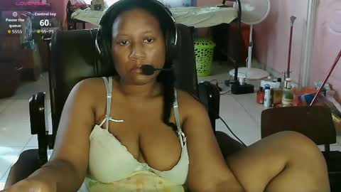 Snapshot of eirondra_valeen chatting on May 2026 06:15:02 PM Eirondra Valeen online show from May 2026 06:15:02 PM