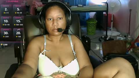 Snapshot of eirondra_valeen chatting on June 2026 07:03:02 AM Eirondra Valeen online show from June 2026 07:03:02 AM