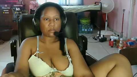 Snapshot of eirondra_valeen chatting on June 2026 06:39:01 PM Eirondra Valeen online show from June 2026 06:39:01 PM