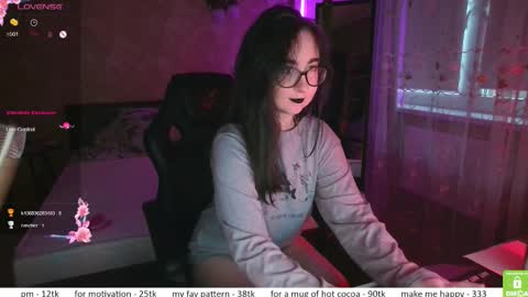Snapshot of el_sweety chatting on November 2025 01:55:01 PM If you like it when I meow give me a thumbs up online show from November 2025 01:55:01 PM
