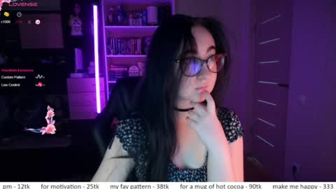 Snapshot of el_sweety chatting on June 2026 11:08:01 AM If you like it when I meow give me a thumbs up online show from June 2026 11:08:01 AM