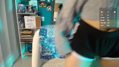 Ela  Help me reach 100 thumbs up online show from November 2025 01:04:02 AM