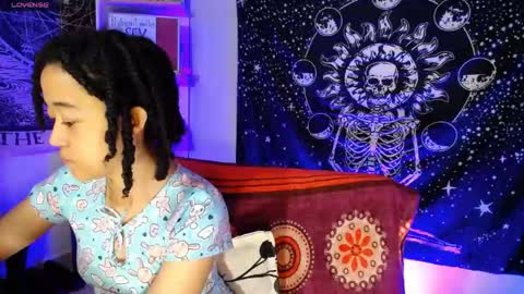 Ela  Help me reach 100 thumbs up online show from May 2026 04:52:02 AM