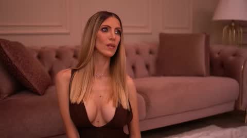 Ella online show from October 2025 04:31:01 AM