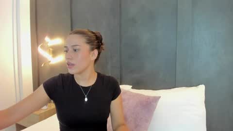E L A I A online show from July 2026 07:02:02 PM