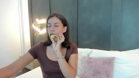 E L A I A online show from August 2026 07:27:01 PM