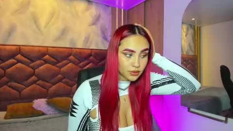 Elaia online show from October 2025 08:31:01 PM