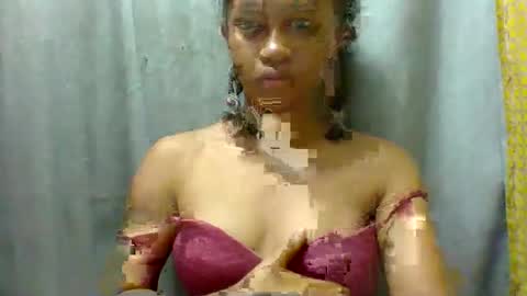 Snapshot of elaliealdy chatting on December 2025 04:32:01 AM elaliealdy online show from December 2025 04:32:01 AM