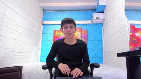 Elan Giralon online show from February 2026 09:00:01 PM