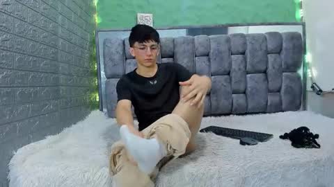 Elan Giralon online show from April 2026 11:18:02 PM