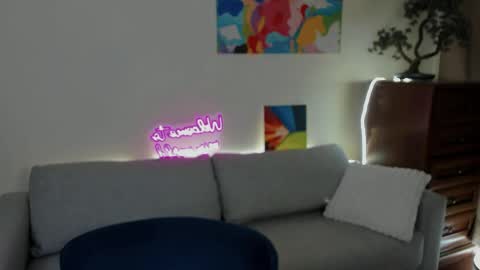 Elani online show from April 2026 04:12:02 PM