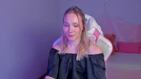 Snapshot of elaravoltage chatting on March 2026 05:52:02 PM elaravoltage online show from March 2026 05:52:02 PM