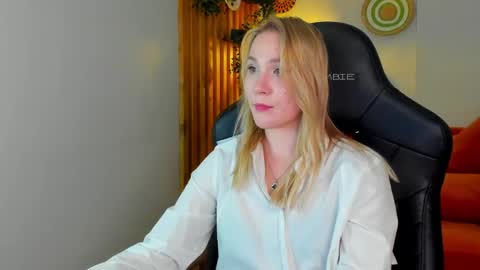 elaravoltage online show from April 2026 07:39:01 PM