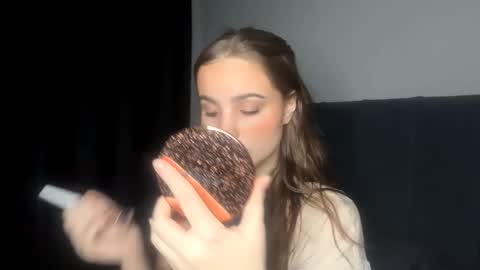 Snapshot of eleanorolaes chatting on February 2026 03:33:01 PM Kelly online show from February 2026 03:33:01 PM