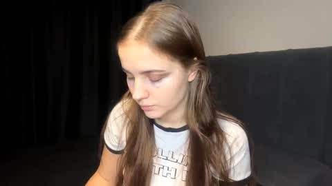 Snapshot of eleanorolaes chatting on February 2026 03:24:01 PM Kelly online show from February 2026 03:24:01 PM