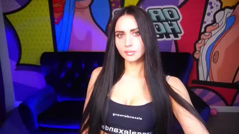 elegant_mysterious online show from November 2025 10:03:02 PM