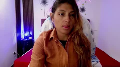 Snapshot of elena_detroya_ chatting on December 2025 12:25:02 PM Elena online show from December 2025 12:25:02 PM