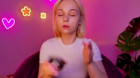 elenamonroe_ online show from April 2026 03:28:01 AM