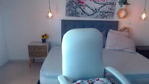 Snapshot of elenna__ chatting on July 2026 01:14:02 PM Elenna online show from July 2026 01:14:02 PM