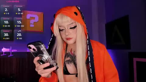 Snapshot of elettra_roux chatting on June 2026 11:32:01 PM ELETTRA online show from June 2026 11:32:01 PM