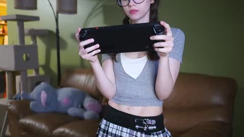 Snapshot of elfenemma chatting on December 2024 10:55:02 PM Emma online show from December 2024 10:55:02 PM