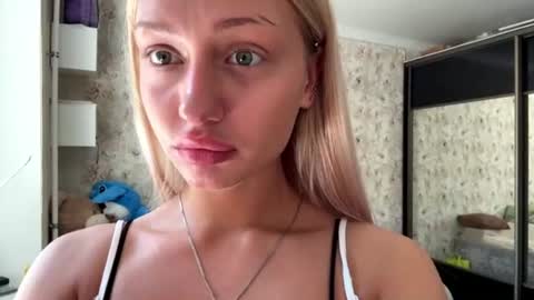 Snapshot of elfriededrewry chatting on July 2026 10:39:01 AM Kate online show from July 2026 10:39:01 AM