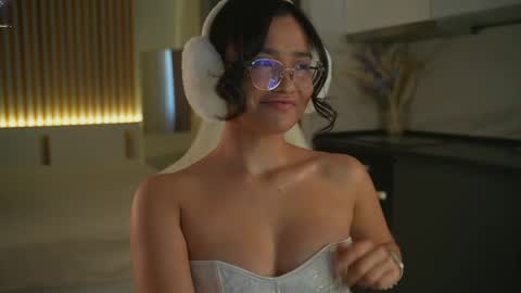 Eli  online show from April 2026 12:04:01 PM