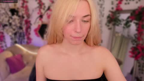 Snapshot of eli_llie chatting on November 2025 08:43:01 PM Eli online show from November 2025 08:43:01 PM