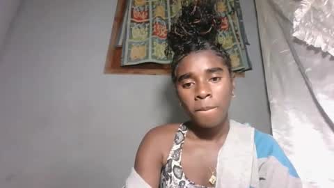 elia011 online show from November 2025 12:42:02 AM