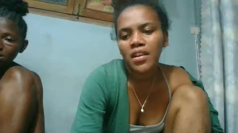 elia011 online show from November 2025 08:30:01 PM