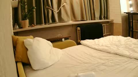 Eliana online show from February 2025 07:06:02 PM