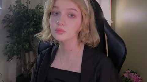 Ellie online show from February 2026 05:17:02 AM