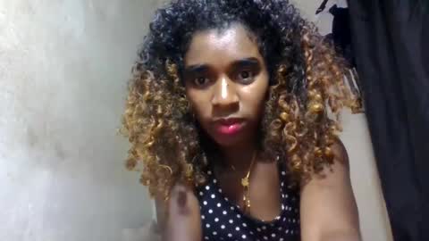 Snapshot of elina981 chatting on June 2026 10:23:01 PM elina981 online show from June 2026 10:23:01 PM