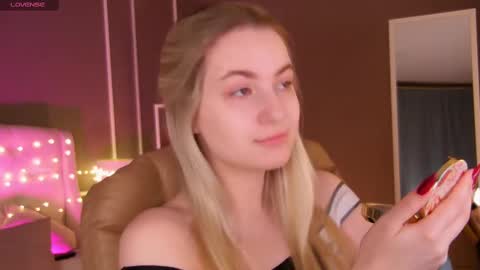 Snapshot of elina_nortas chatting on February 2025 01:21:02 AM Elina online show from February 2025 01:21:02 AM