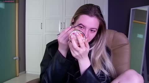 Snapshot of elina_nortas chatting on September 2025 01:06:02 AM Elina online show from September 2025 01:06:02 AM