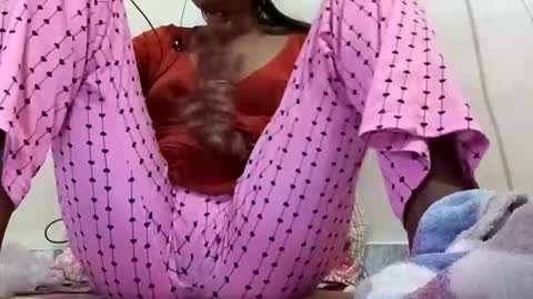 Snapshot of elina_roy03 chatting on December 2025 04:43:02 AM elina_roy03 online show from December 2025 04:43:02 AM