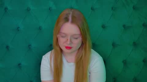Snapshot of elinavale chatting on April 2026 05:15:02 PM elinavale online show from April 2026 05:15:02 PM