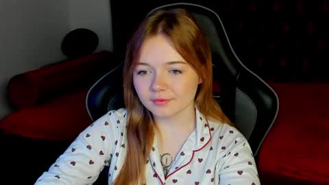 Snapshot of elinavale chatting on April 2026 05:18:01 PM elinavale online show from April 2026 05:18:01 PM